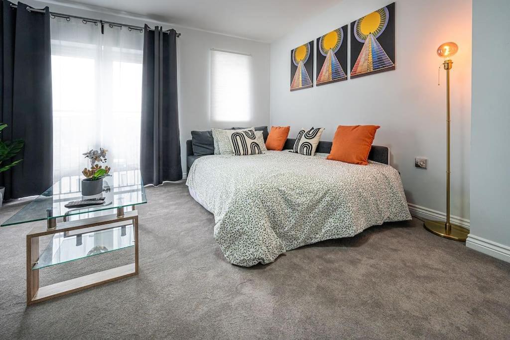 Reading 2-Bed Apartment & Parking ภายนอก รูปภาพ